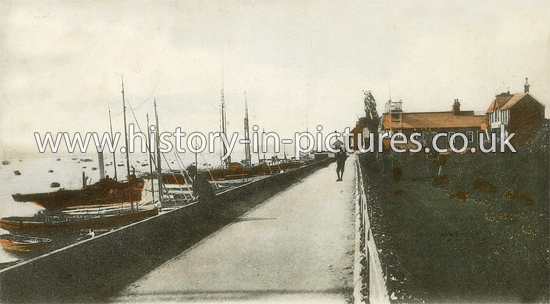 The Promenade, Burnham on Crouch, Essex. c.1905